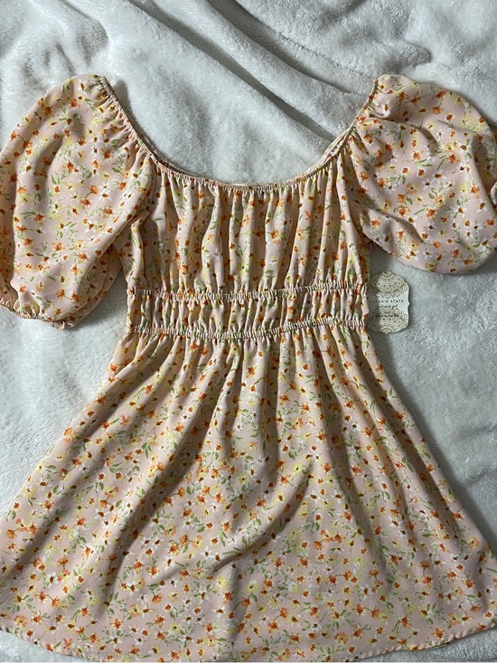 Altar'd State Dresses & Skirts - Altar'd State Peach Floral Puff-Sleeve Mini Dress